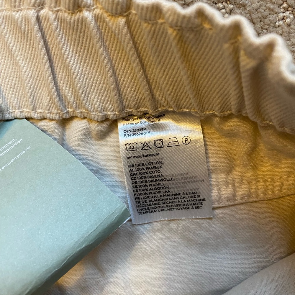 H&M High Rise Beige Jeans - Picture 5 of 6